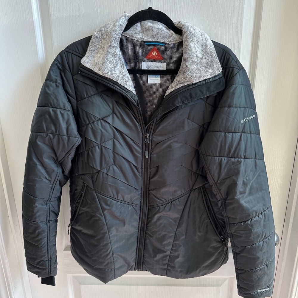 Columbia Black Quilted Jacket With Soft Gray Colored Lining